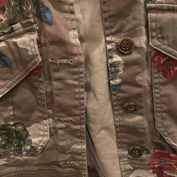 Jolt Floral Camo Raw Edge Twill Jacket - Picture 10 of 13